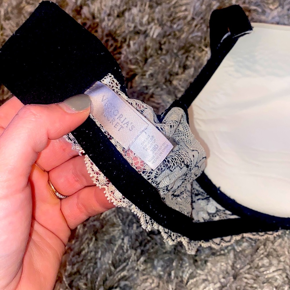 Victoria Secret Bra- 38 D